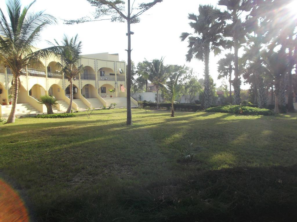 Golden Beach Hotel Serrekunda Exterior foto